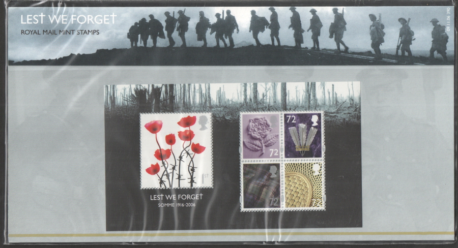 (image for) 2006 Lest We Forget (1st Issue) Royal Mail Presentation Pack 390 - Click Image to Close